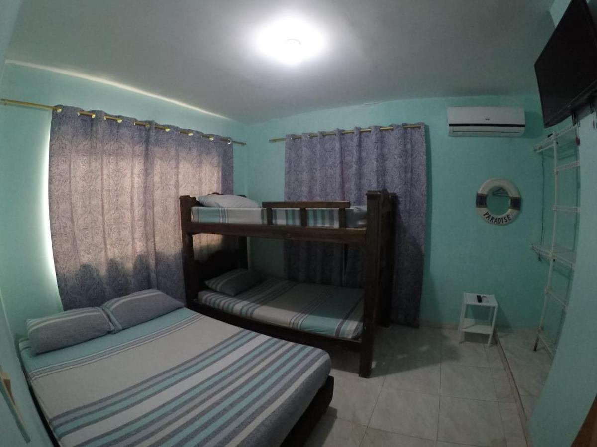 Quarto Triplo com Banheiro Compartilhado